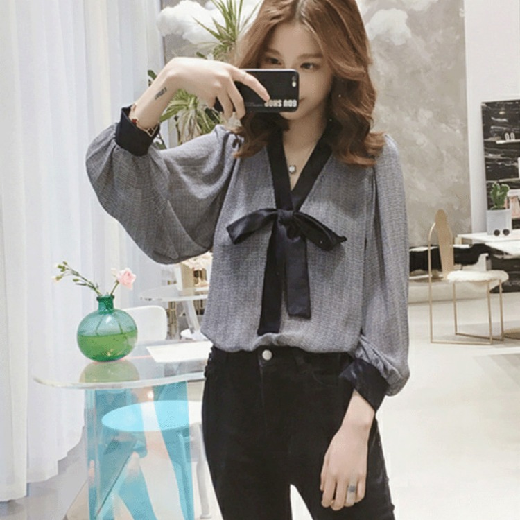 The 2021 new style base layer shirt is stylish and fashionable, with a loose and slimming look. It's a fresh mini top and shirt Specification image