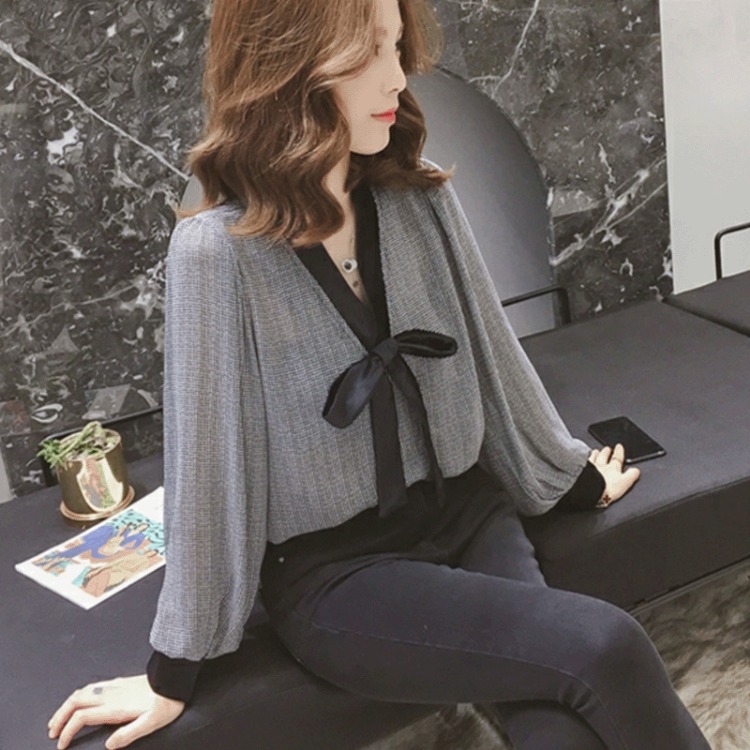 The 2021 new style base layer shirt is stylish and fashionable, with a loose and slimming look. It's a fresh mini top and shirt details Picture