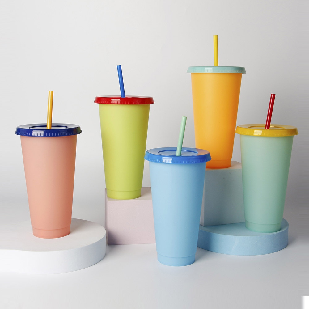 The manufacturer's color-changing straw cup features a color-changing pp temperature-sensing plastic cup and is a portable straw cup that can change color between hot and cold Application Scenario