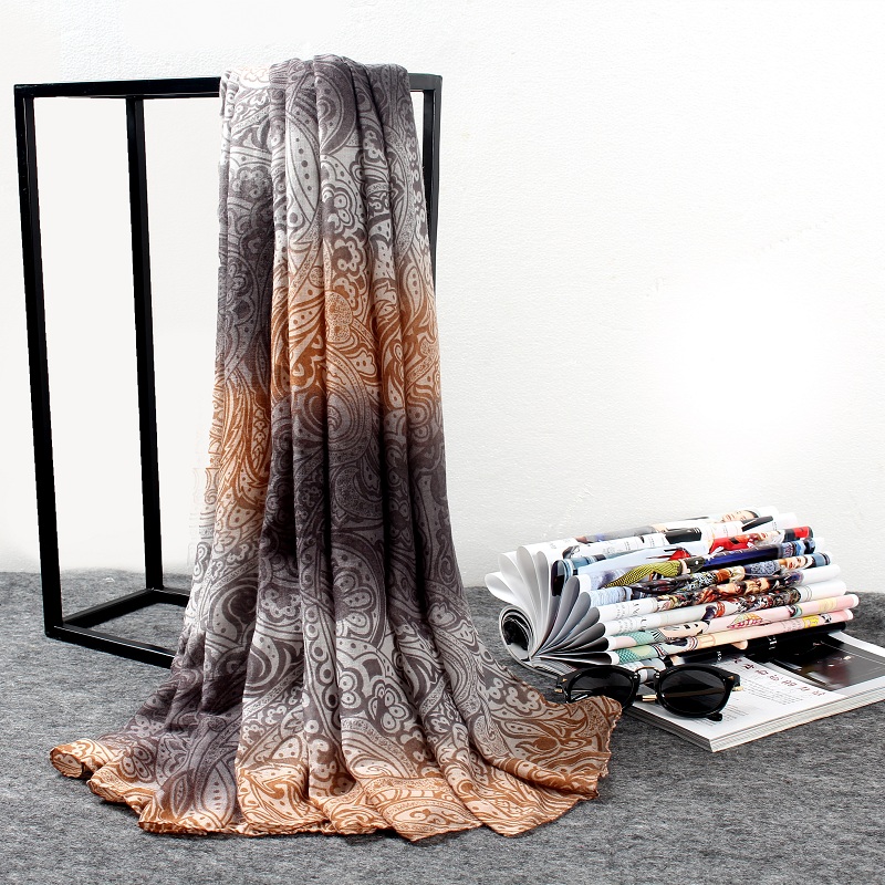 Retail 90*180 ethnic cultural cotton and linen vacation sun protection scarf, shawl, beard, Sky Mirror Application Scenario