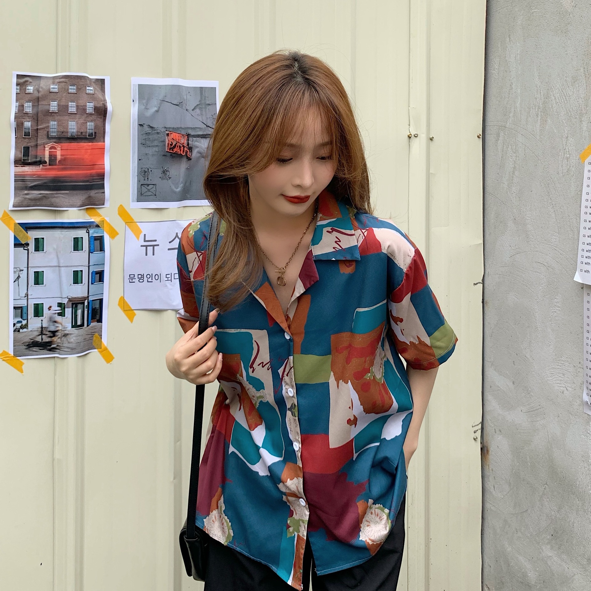 Summer new Korean vintage style, Hong Kong flavor, niche design, abstract geometric print shirt, women's loose short-sleeved top Application Scenario