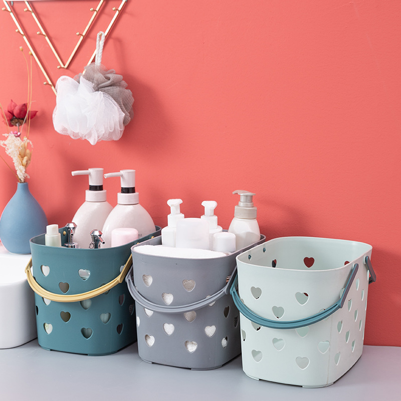 Nordic-style plastic hand-held bath basket, bathroom washing and storage basket, heart-shaped hollowed-out bath basket, storage basket