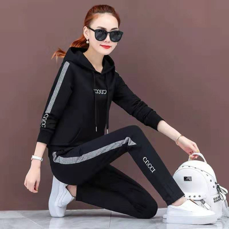 Spring 2021 Korean-style sweatshirts, two-piece hooded sportswear sets, mom's wear, fashionable casual wear, plus-size women's wear trend details Picture