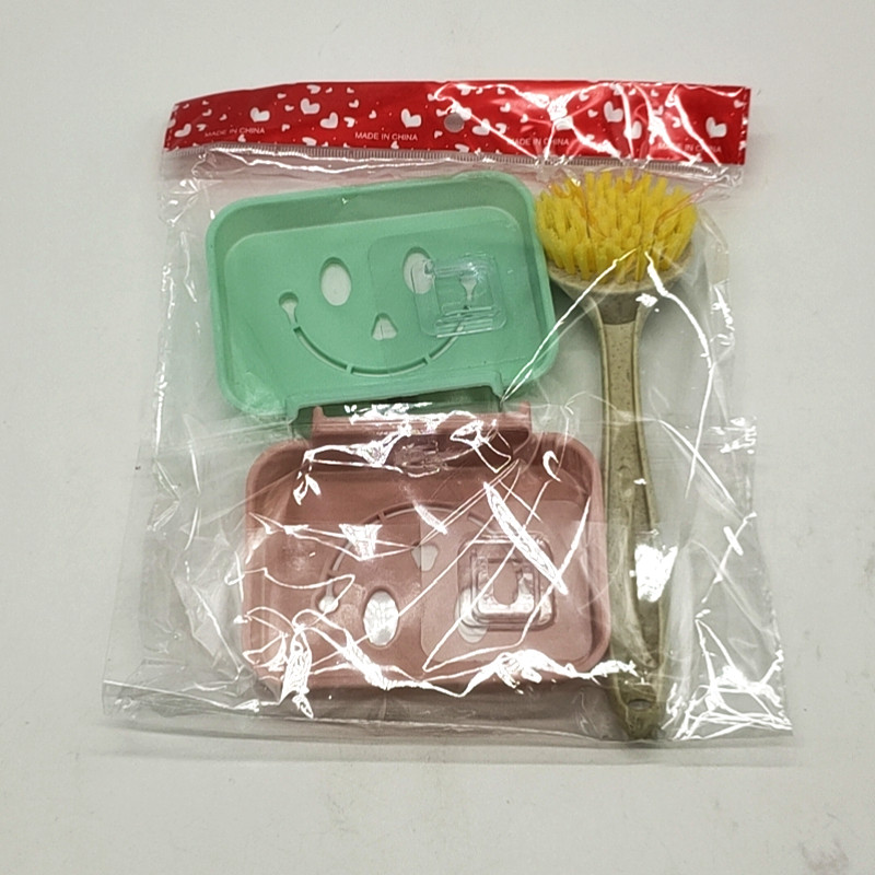 Sunshine Department Store's seamless hollowed-out soap box, water-draining, non-perforating wall-mounted smiling face soap box + cleaning brush wholesale Application Scenario