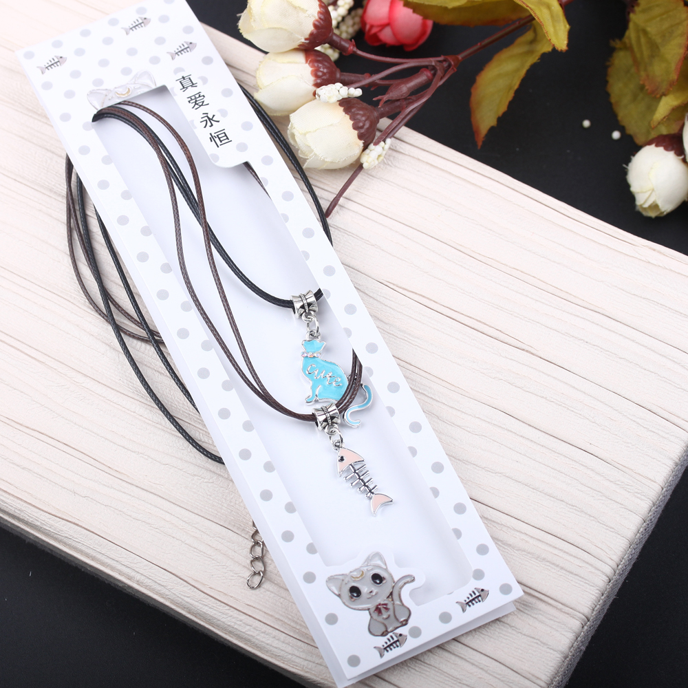 A pair of student Korean-style best friend necklaces, handcrafted and creative couple necklaces from a 10-yuan store Application Scenario