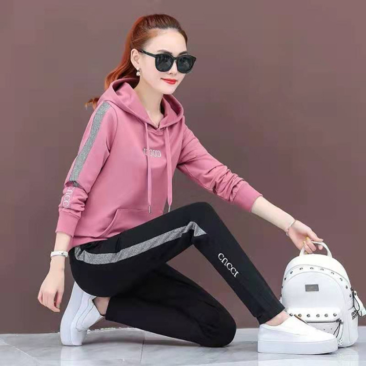 Spring 2021 Korean-style sweatshirts, two-piece hooded sportswear sets, mom's wear, fashionable casual wear, plus-size women's wear trend