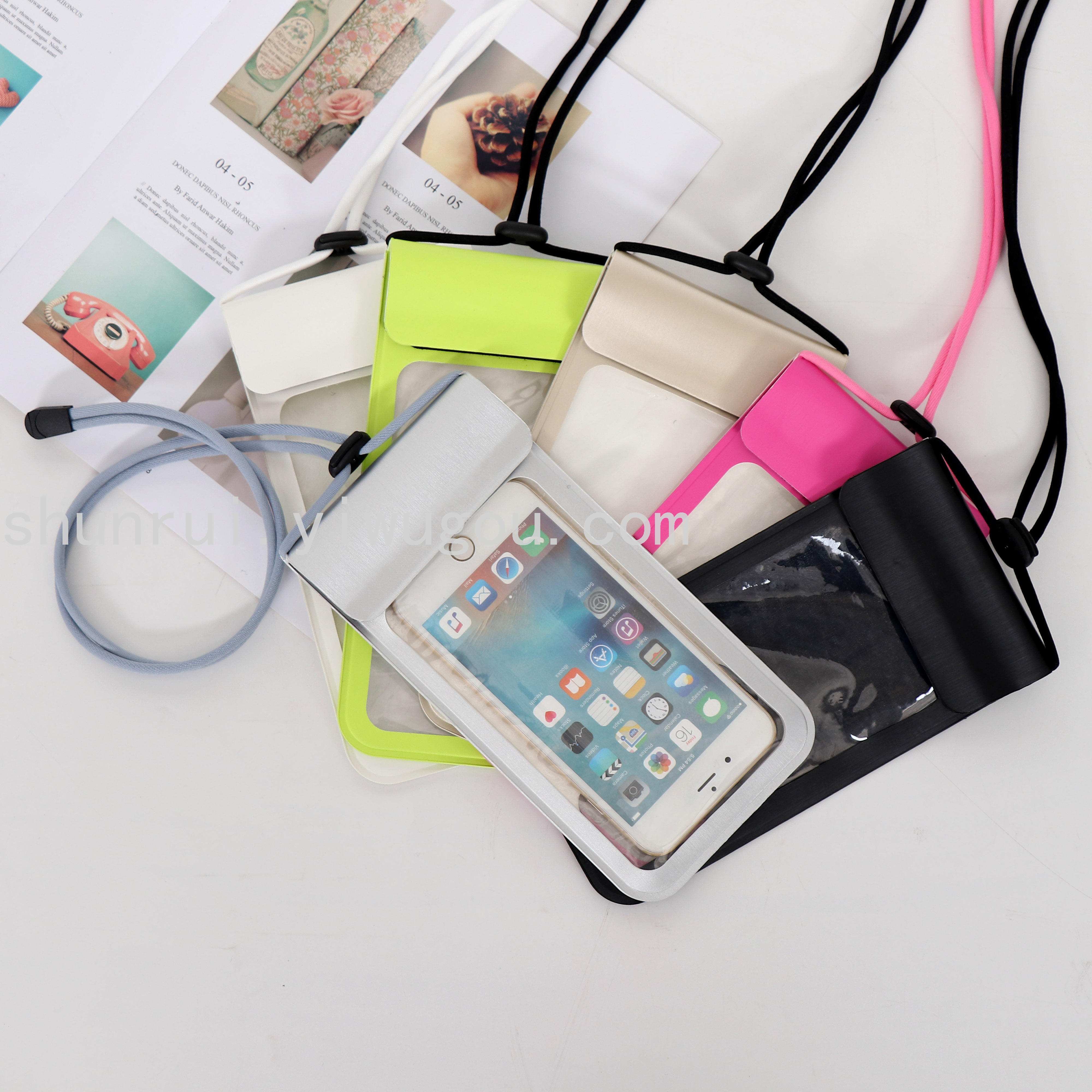 Factory-customized three-fold sealed TPU transparent waterproof phone bags, universal waterproof phone cases for touch screens, wholesale