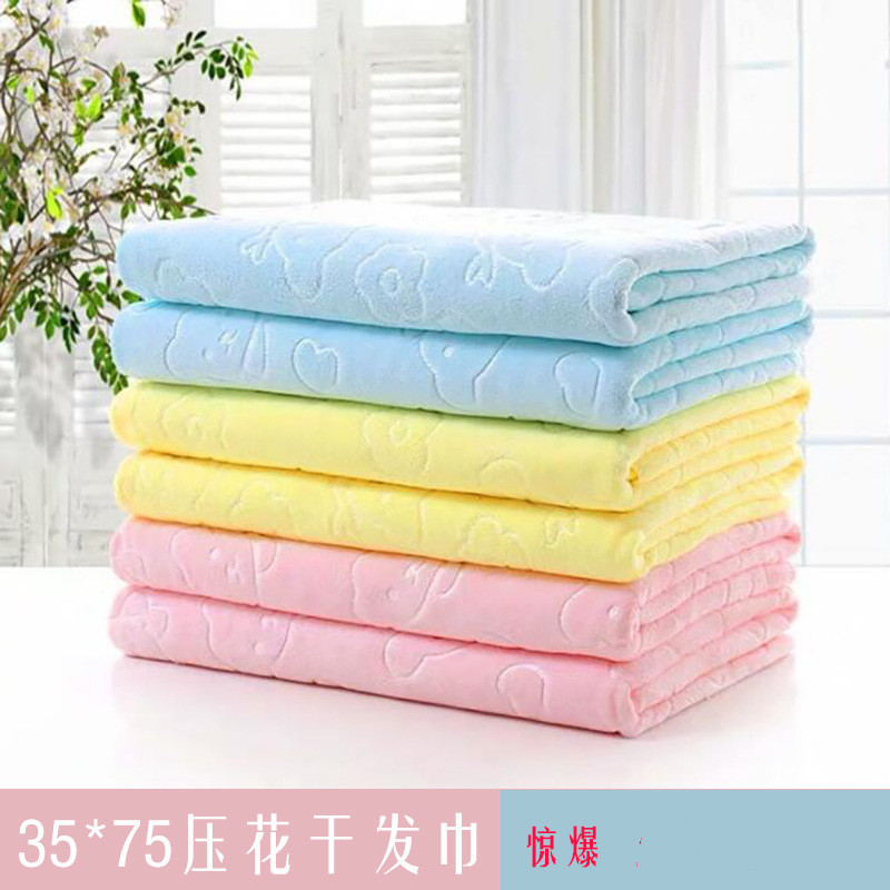 Factory direct sales of super value microfiber bear embossed towels, super soft absorbent towels, two-yuan street stall supply Application Scenario