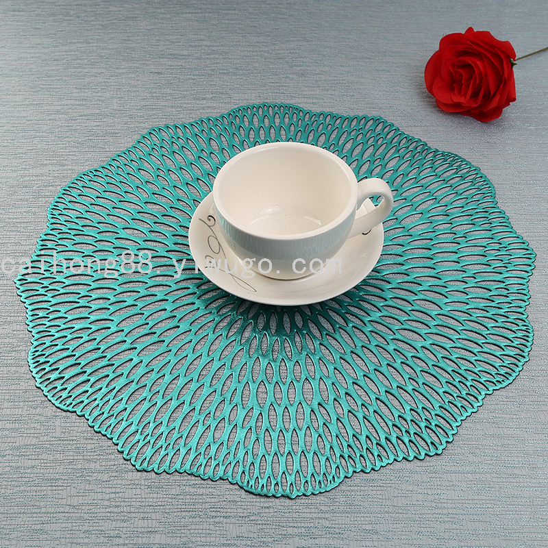 Wholesale of new 37cm hollowed-out lace water-drop placemats, creative heat-insulating placemats, oil-proof, heat-resistant and no-wash table MATS Application Scenario