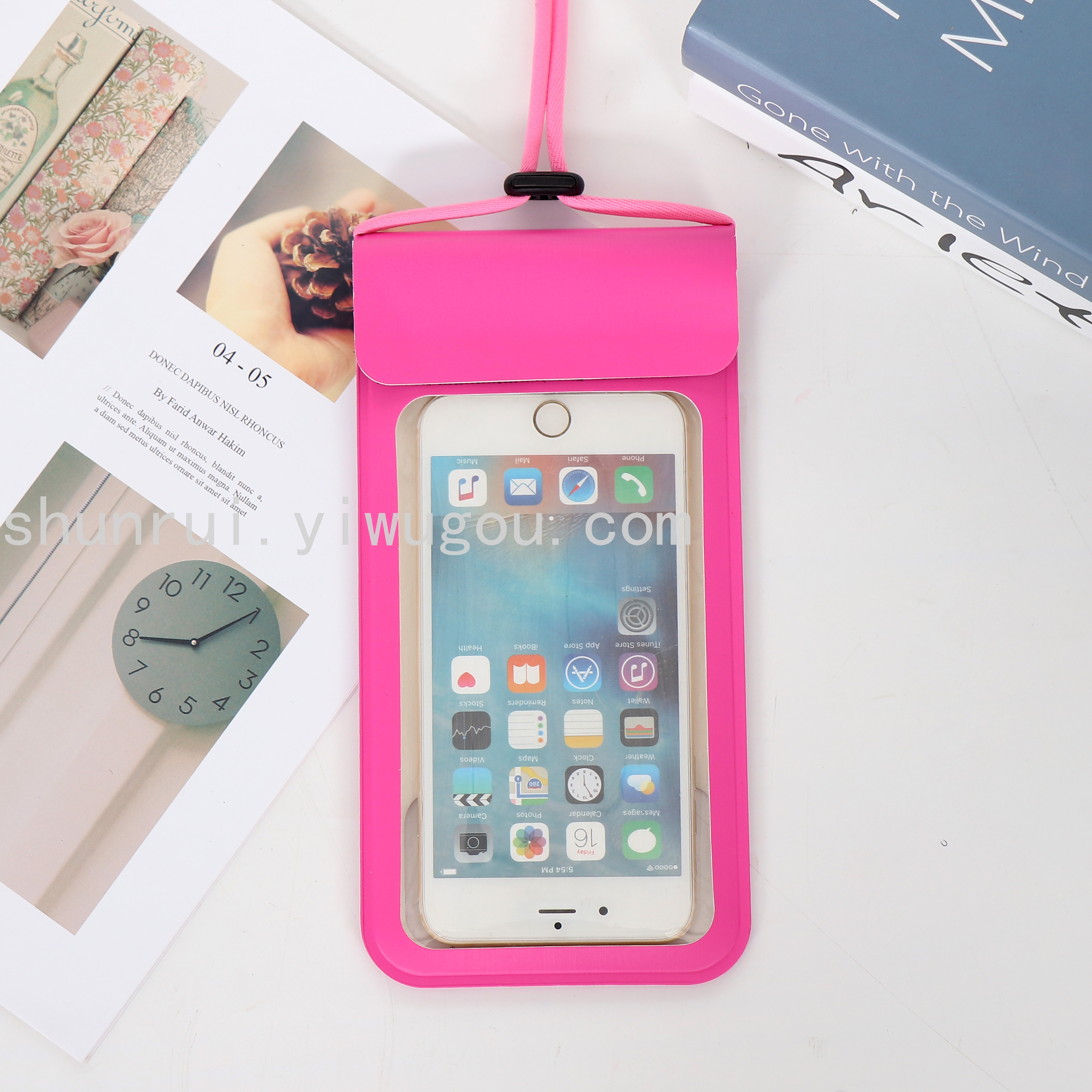 Factory-customized three-fold sealed TPU transparent waterproof phone bags, universal waterproof phone cases for touch screens, wholesale Application Scenario