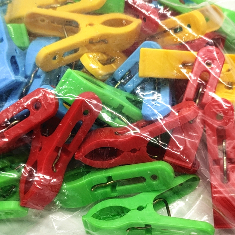 Sunshine Department Store bagged clothes drying clips, colorful plastic clips, 50-piece mixed color underwear and sock clips, windproof clips Application Scenario