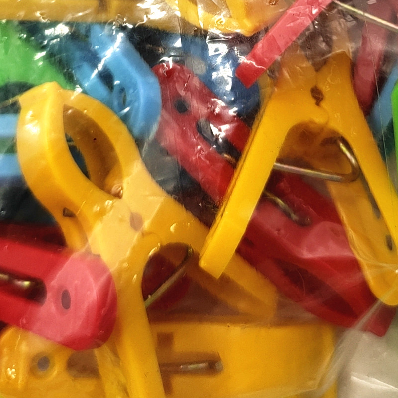 Sunshine Department Store bagged clothes drying clips, colorful plastic clips, 50-piece mixed color underwear and sock clips, windproof clips Item Picture