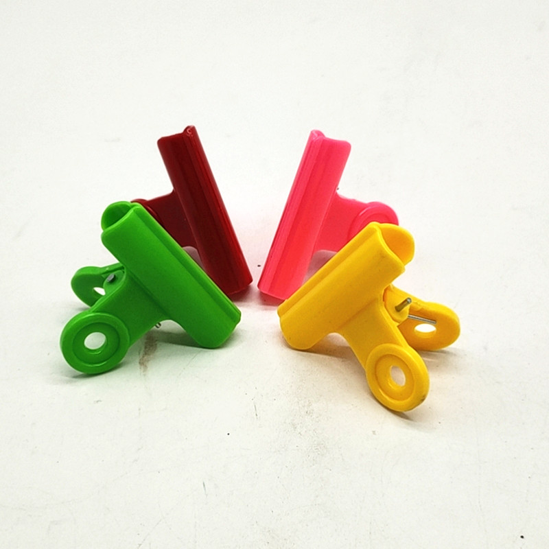 Sunshine Department Store color clothes tongs, 4-color tongs, clothes drying tongs, food sealing tongs, moisture-proof food tongs, solid color tongs Application Scenario