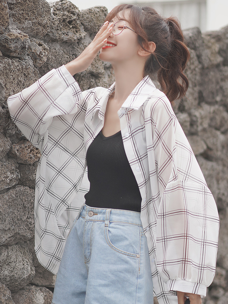 Chiffon checkered sun-protective shirt for women, a new summer 2021 design style, a niche shirt with puffed sleeves Application Scenario