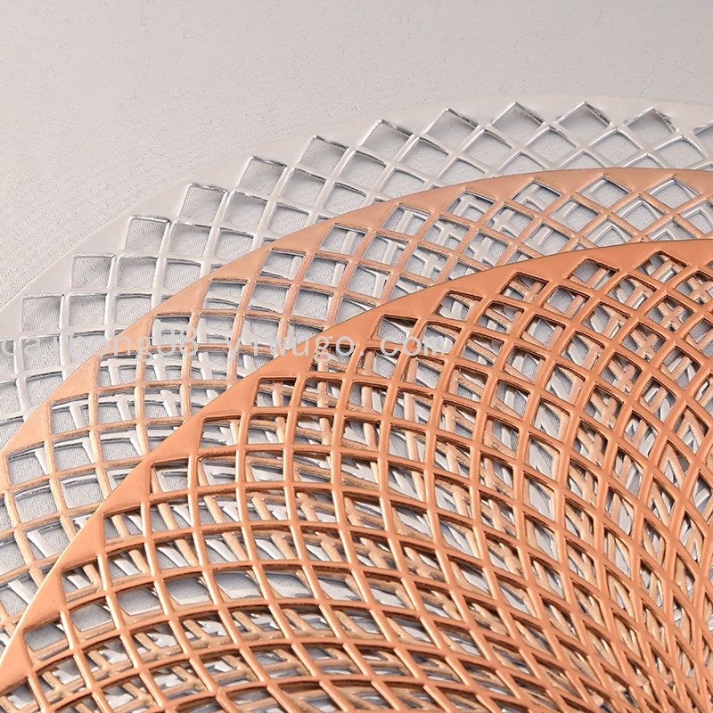 European-style Western placemats, round fan patterned PVC hollowed-out table MATS, solid-color heat-insulating, no-wash and easy-to-maintain coasters Application Scenario