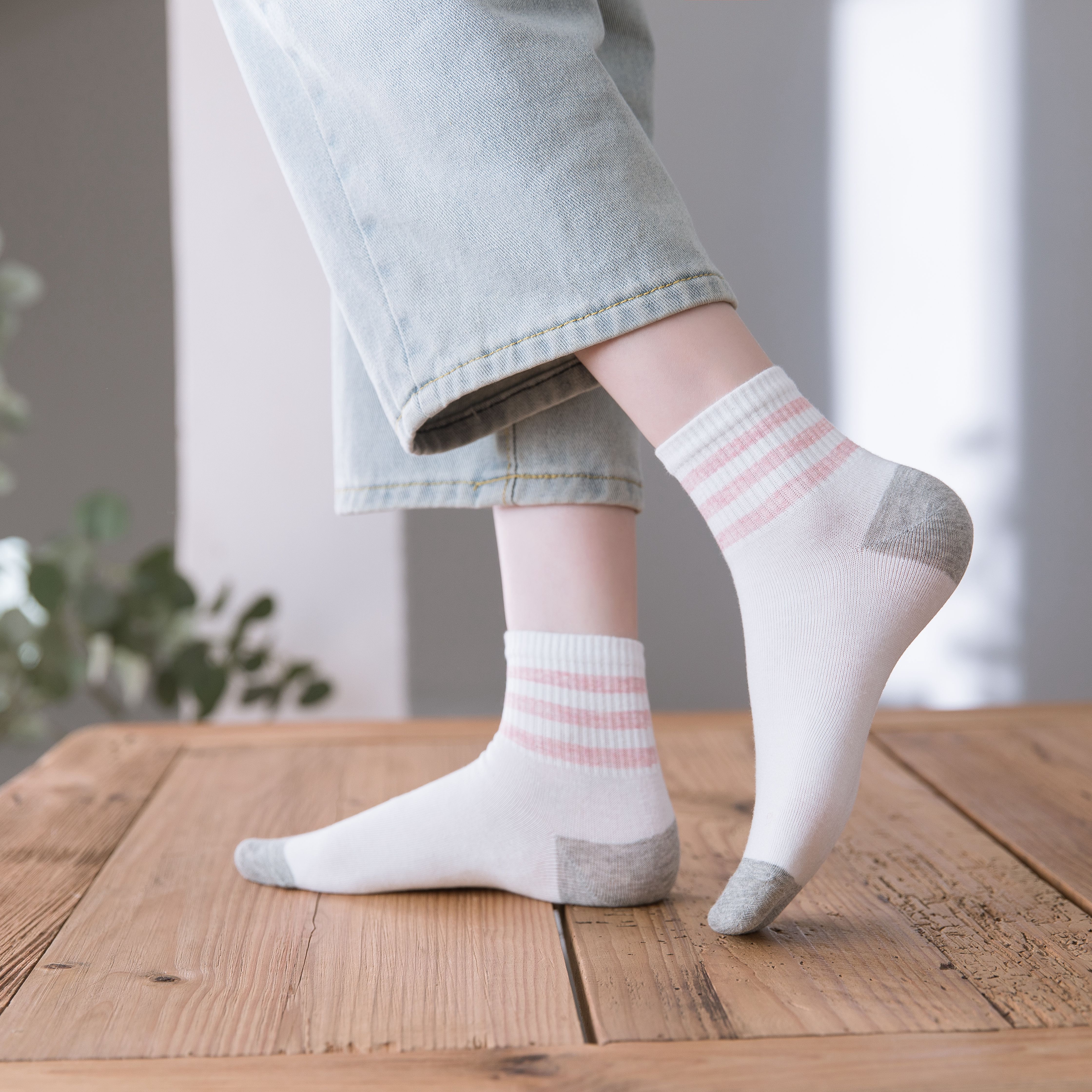 New InS-style trendy Japanese casual combed cotton striped anti-odor and breathable women's mid-calf socks for spring and summer details Picture