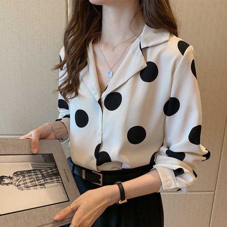 Early autumn new polka dot shirt for women 2021 New style Hong Kong-style retro top design sense, niche light mature chiffon shirt details Picture