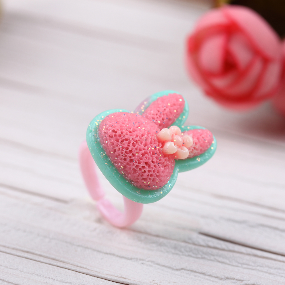 Children's rings, rings, baby girls, princesses, cute girls' hair accessories, toys, cartoon plastic small rings for toddlers Application Scenario
