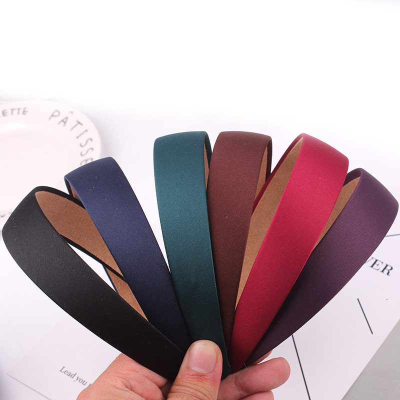 Sweet and elegant Japanese and Korean style, retro and simple, wide-brimmed hair, simple solid-color hair band, hair accessory, headband, anti-slip base full figure