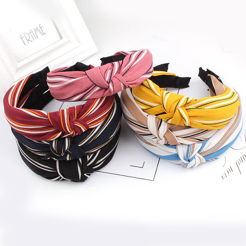Korean fabric knotted chiffon polka dot hair bands, popular wide-edge hair accessories, cute women's headbands and hair bands wholesale Application Scenario