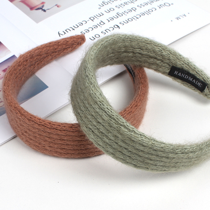 The new autumn and winter retro woolen hairband, hairpin, knitted headband, wide-edge, trendy and stylish hair accessory, Juxin Application Scenario
