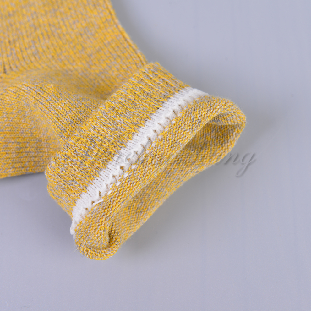 Combed cotton mid-calf fashionable and high-quality women's socks for autumn and winter come in a variety of colors and styles. Warm mid-calf socks for autumn and winter Application Scenario