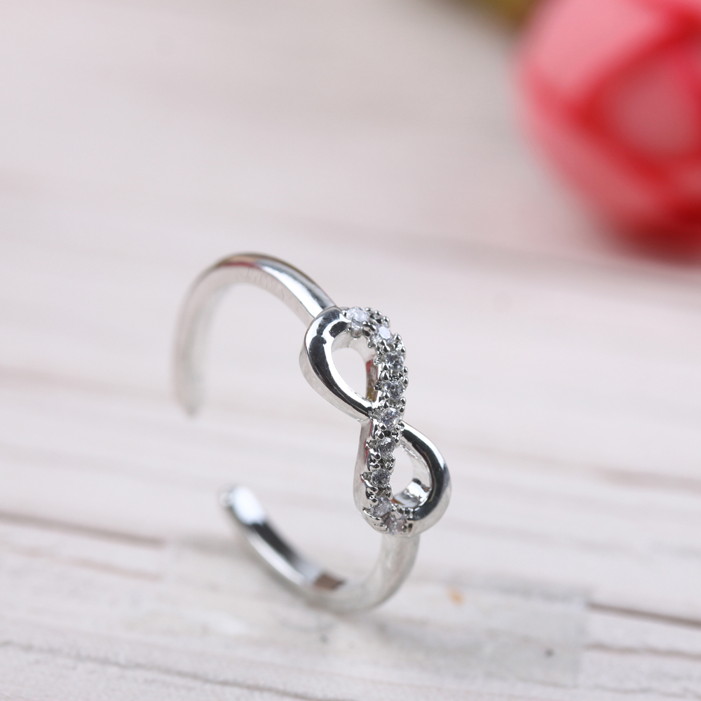 10-yuan store accessory wholesale: Minimalist diamond-encrusted open-end ring, trendy men's and women's joint index finger tail ring Application Scenario