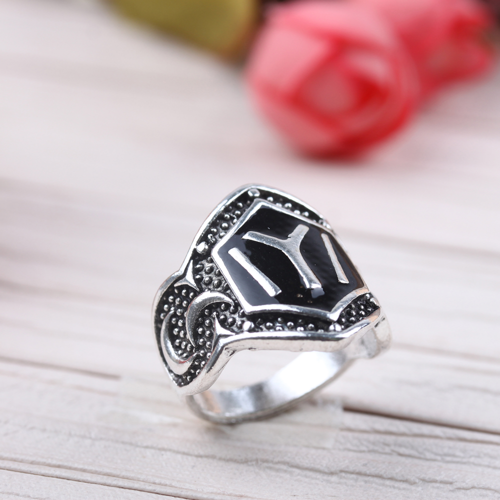 Punk-style ring, men's trendy Instagram non-fading high version CH cross eternal ring, women's titanium steel trendy accessory Application Scenario