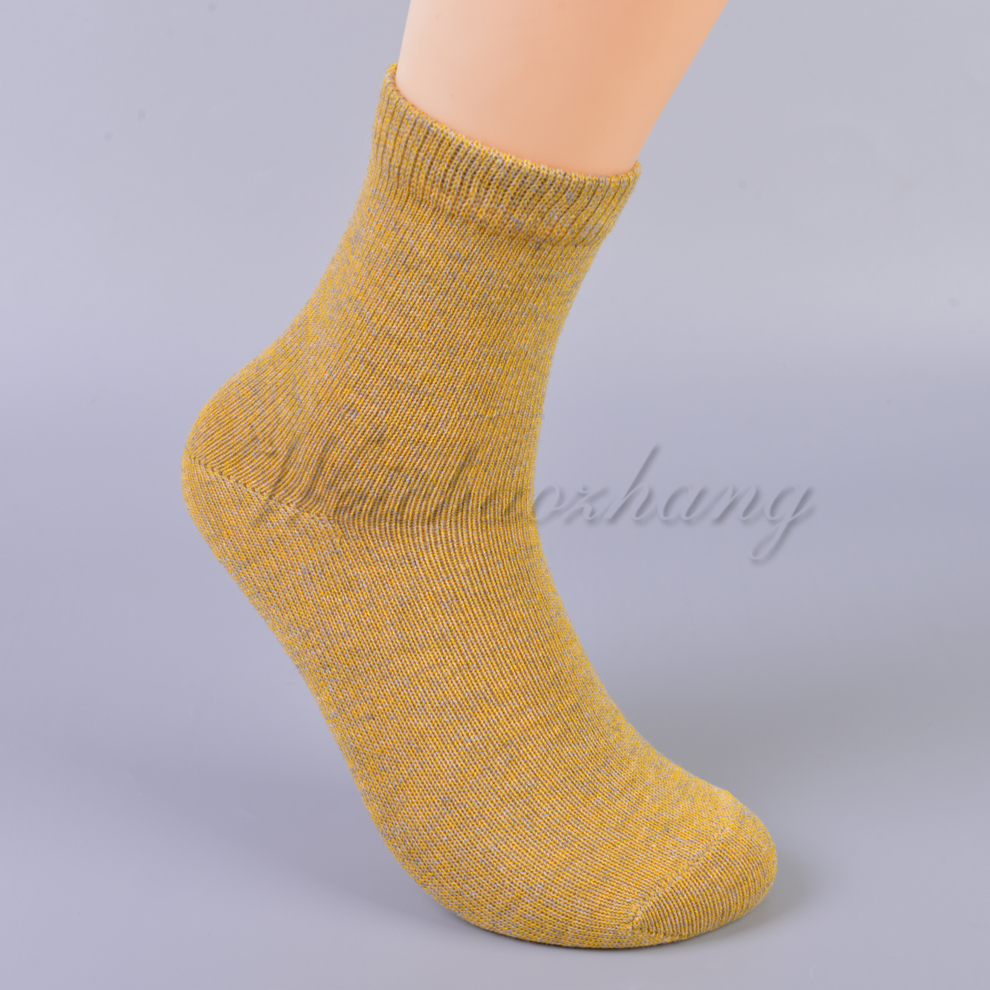 Combed cotton mid-calf fashionable and high-quality women's socks for autumn and winter come in a variety of colors and styles. Warm mid-calf socks for autumn and winter details Picture