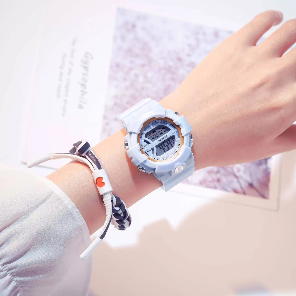 The new best-selling watch from ins, "Forest Girl" Korean style, simple Harajuku style, luminous, waterproof and multi-functional electronic watch Application Scenario