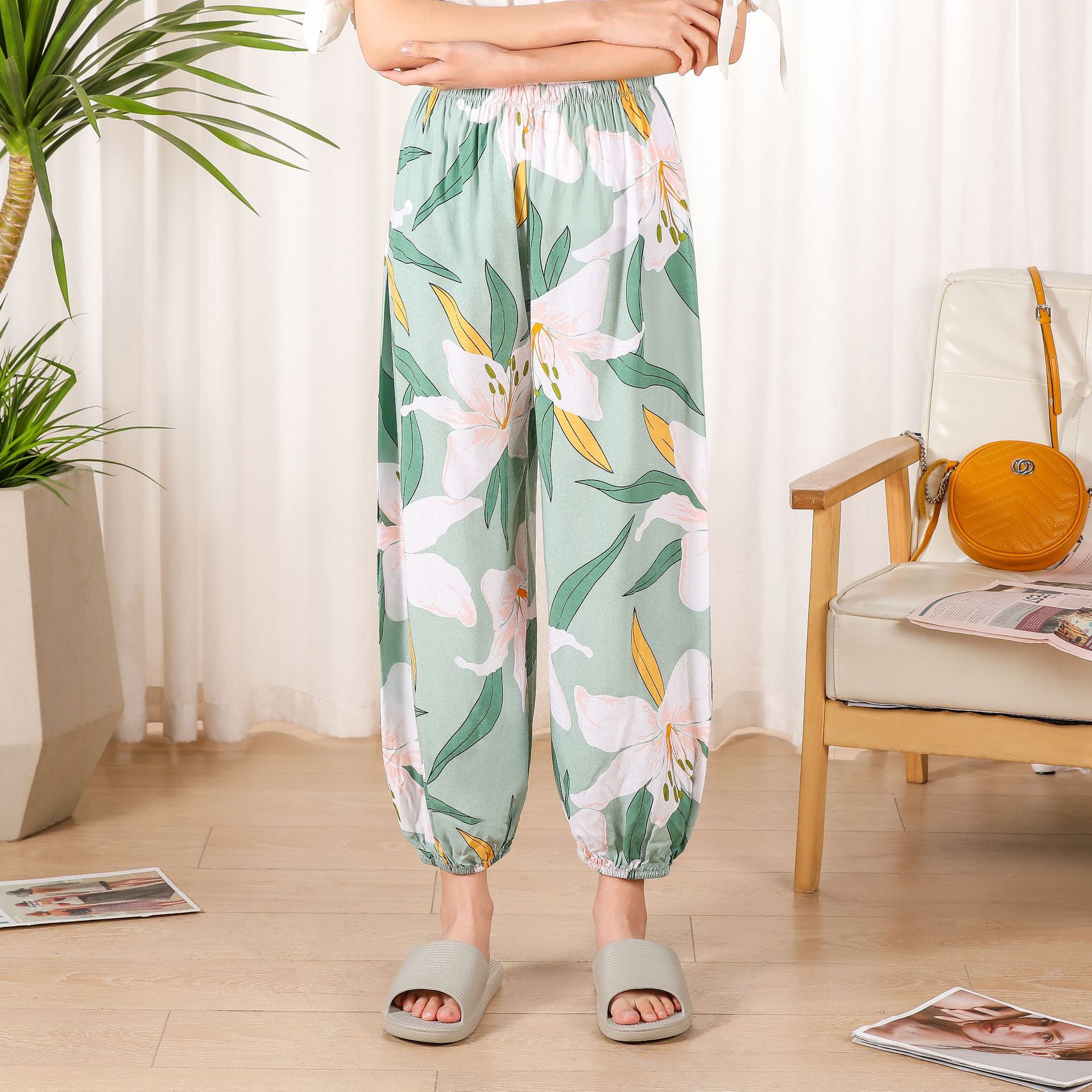 Summer cotton and silk women's mosquito-proof pants and pajama pants are thin, large-sized, loose and fitted. They can be worn over high-waisted adult lantern pants at home Application Scenario
