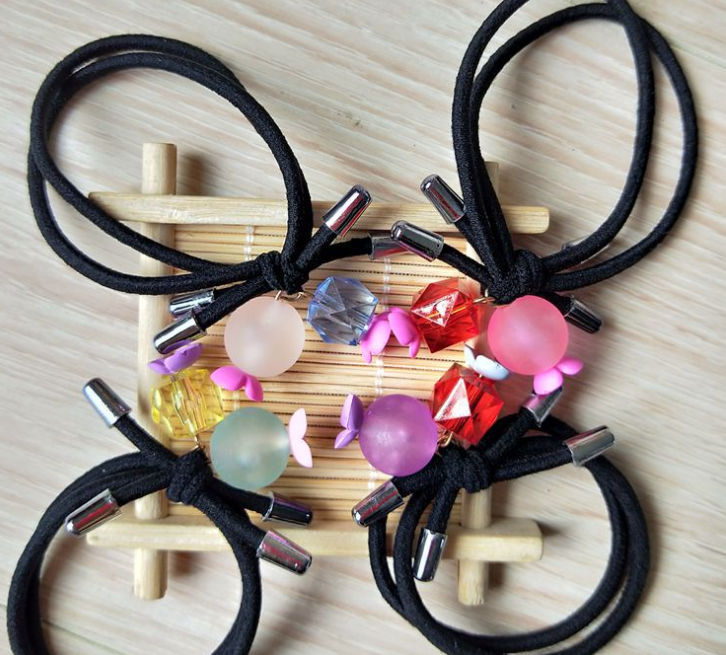 One-yuan rubber bands, hair ties, colorful beaded hair ties, popular hair accessories, street stalls, street accessories, one-yuan and two-yuan supplies Application Scenario