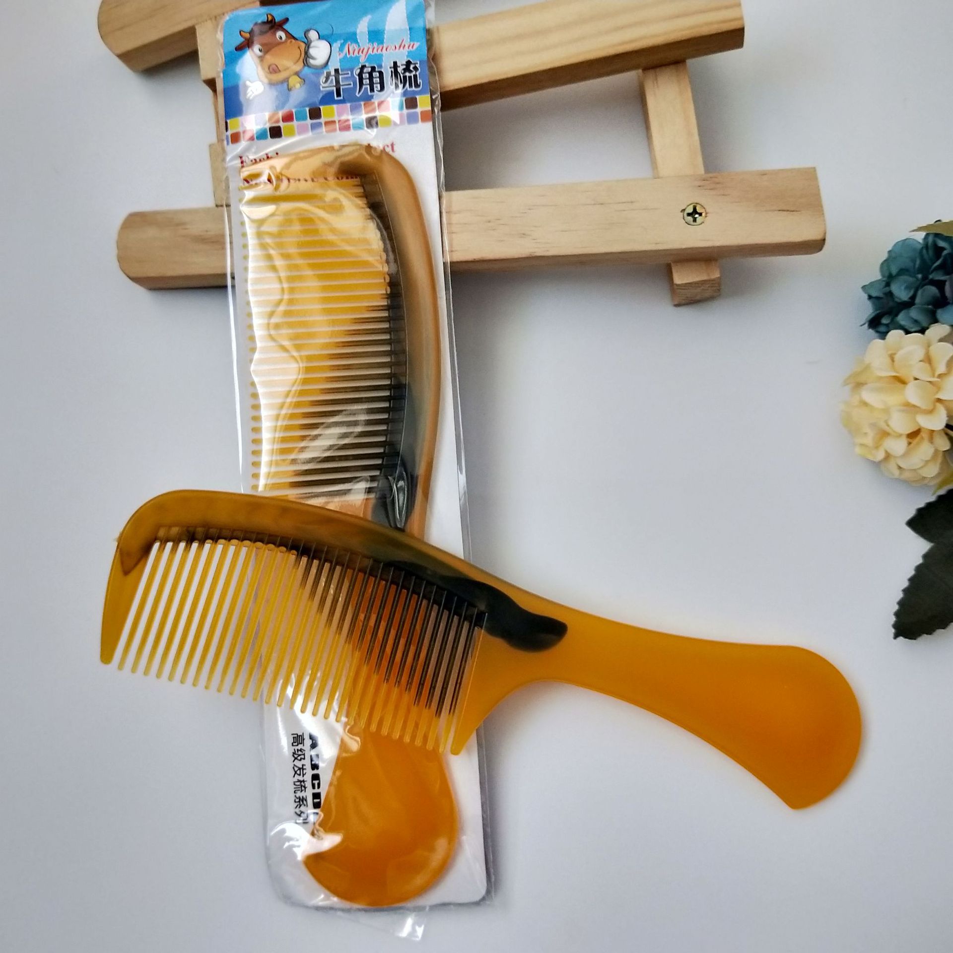 Imitation ox tendon beauty comb, mixed color hair comb, yellow plastic comb, 1 yuan or 2 yuan wholesale supply details Picture