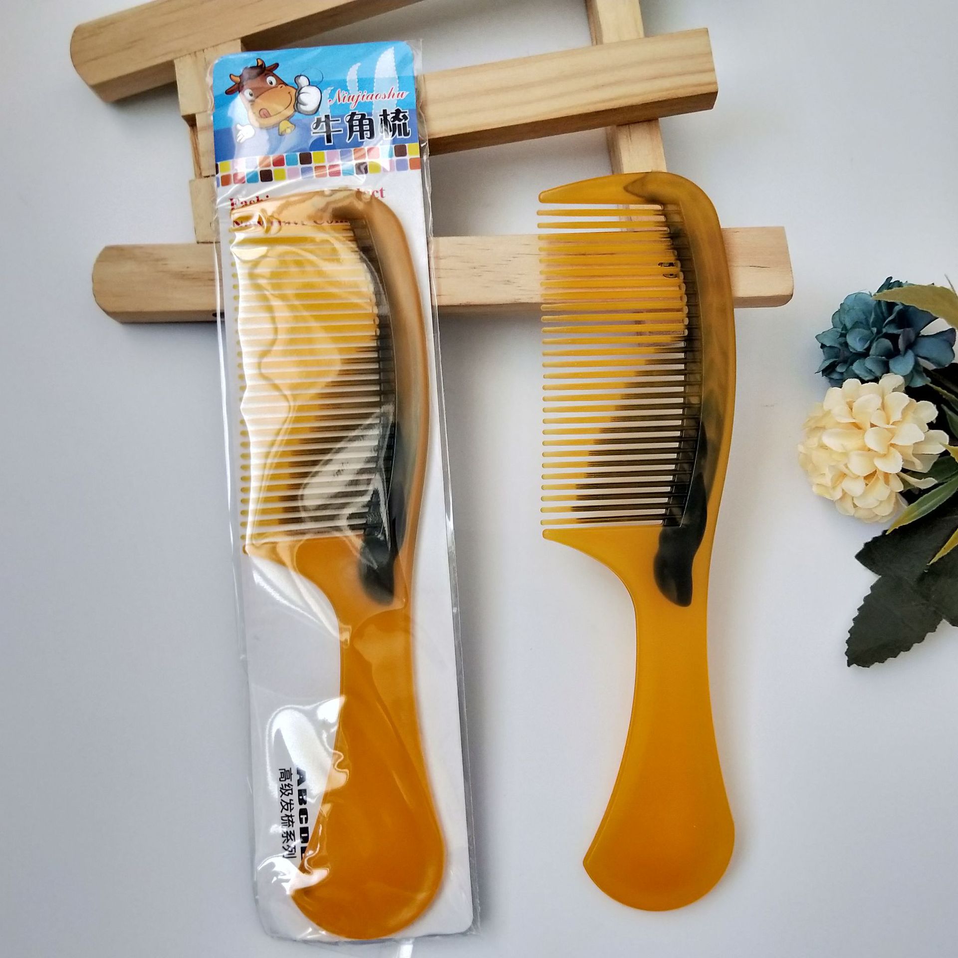 Imitation ox tendon beauty comb, mixed color hair comb, yellow plastic comb, 1 yuan or 2 yuan wholesale supply