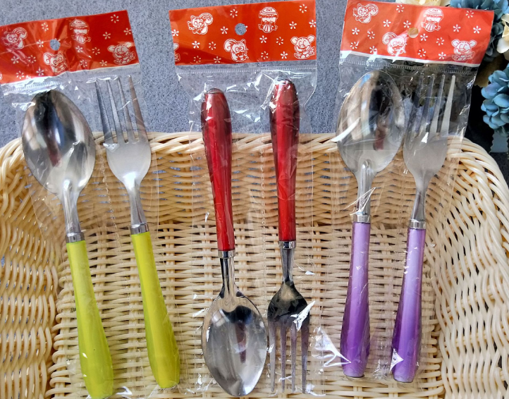 One-yuan and two-yuan spoon and fork sets, colorful handle spoons and forks, spoons and forks, one-yuan supply