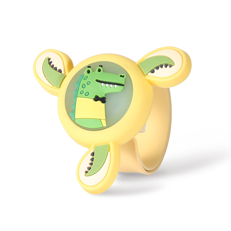 New light-emitting gyroscope wristband cartoon rotating flash mosquito repellent wristband children's mosquito repellent silicone pop ring toy Application Scenario