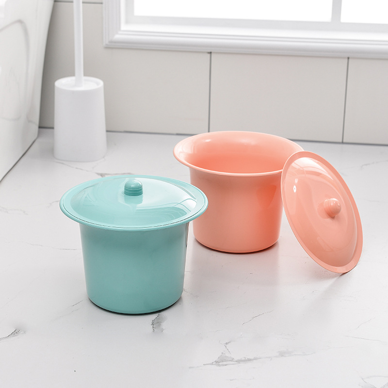 Cute open-lid plastic spittoon, small children's plastic urinal, simple, convenient and durable children's plastic urinal pot