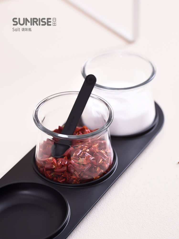 Glass Seasoning Bottle Seasoning Jar Set Salt Shaker With Tray Seasoning Jar Set Sealed Moisture-Proof Seasoning Box With Spoon Application Scenario