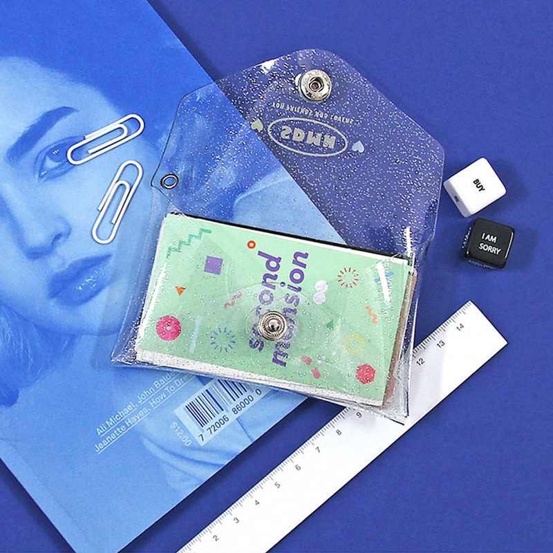 PVC transparent jelly bag, transparent three-dimensional makeup bag, custom-made LOGO printed crystal glitter, snap-on coin bag Application Scenario