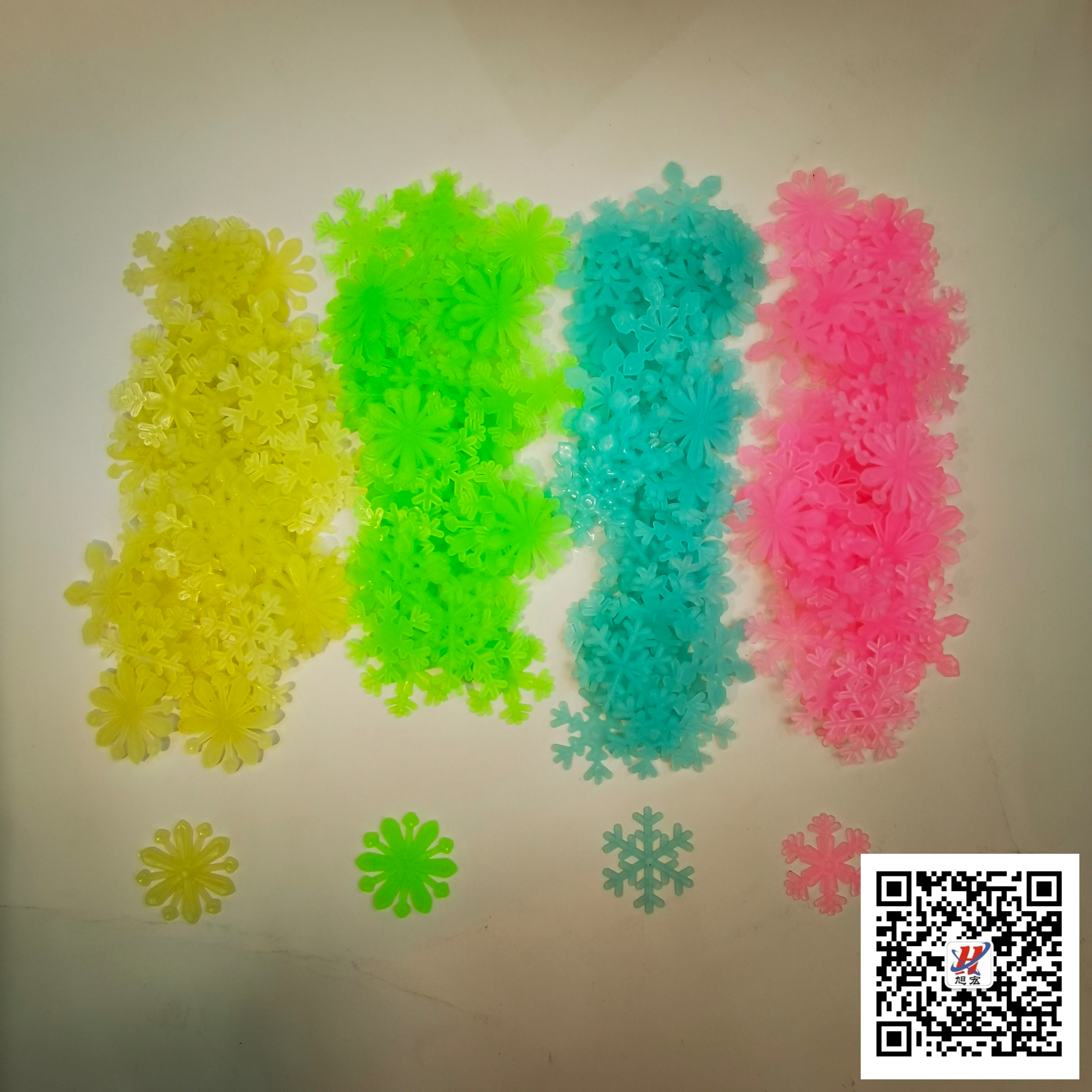 厂家直销夜光雪花片 圣诞雪花片现货批发