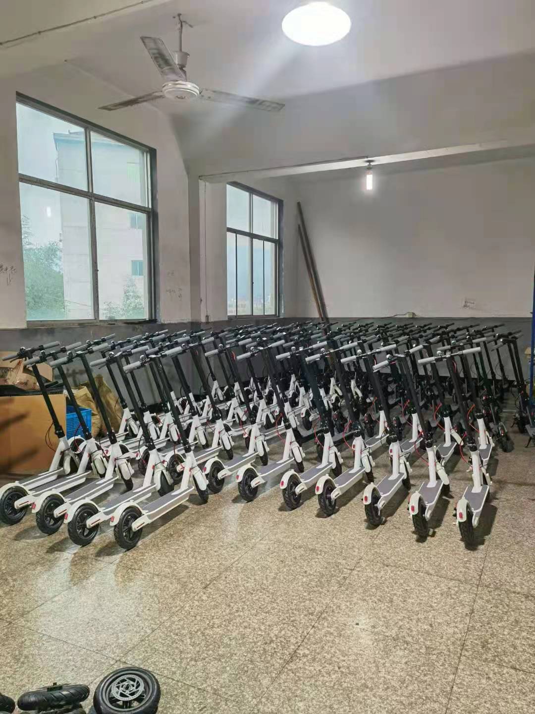 The 8.5-inch Xiaomi folding electric scooter with a speed of 30km/h is selling well in cross-border e-commerce full figure