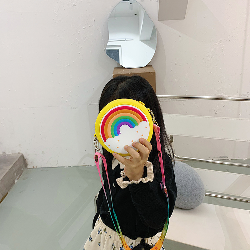 New children's bags: Cute princess crossbody bag for girls, stylish single-shoulder bag, coin purse, and silicone bags for boys and girls Application Scenario