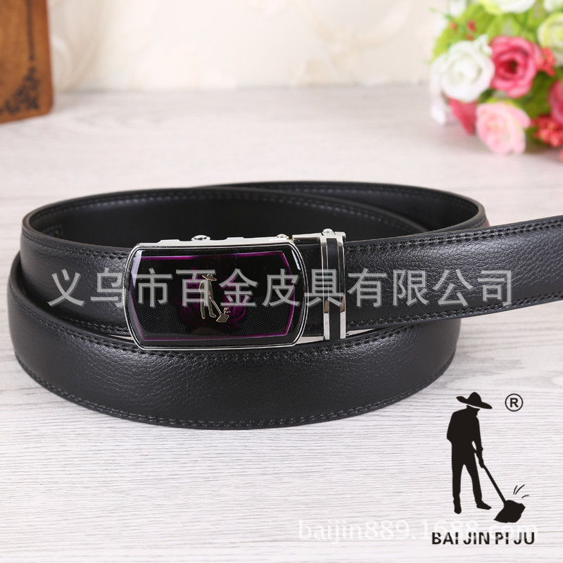 Two-layer cowhide men's universal automatic buckle belt, casual genuine leather belt, adult black elastic waist belt Application Scenario