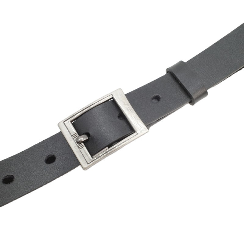 The Golden Yellow Apple lady's cowhide belt is a fashionable waist accessory. It is a casual and smooth belt made of two layers of cowhide with gold alloy and needle buckle