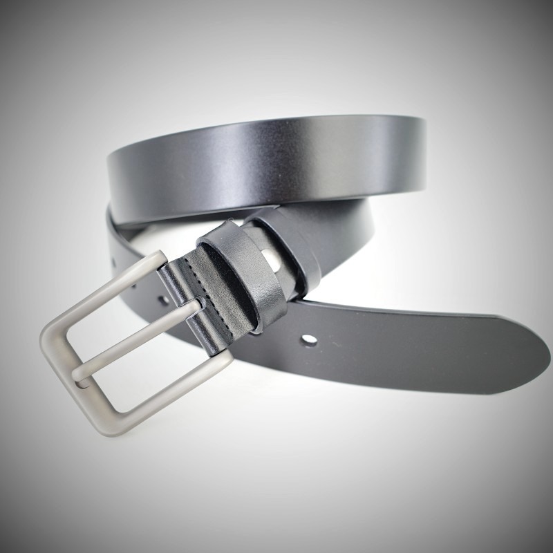 New solid-color casual and individualistic men's leather single-loop fashionable and elegant belt with needle buckle is in stock