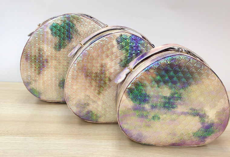 Adiva's new large-capacity three-piece set of cosmetic portable travel storage waterproof toiletry bag with painted fish scale pattern details Picture