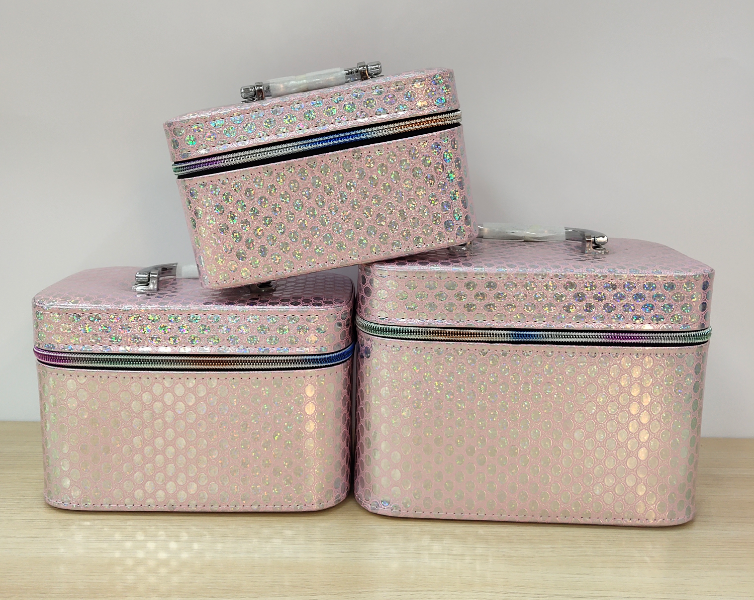 Adiva's new high-end large-capacity three-piece makeup portable travel storage waterproof toiletry bag Application Scenario