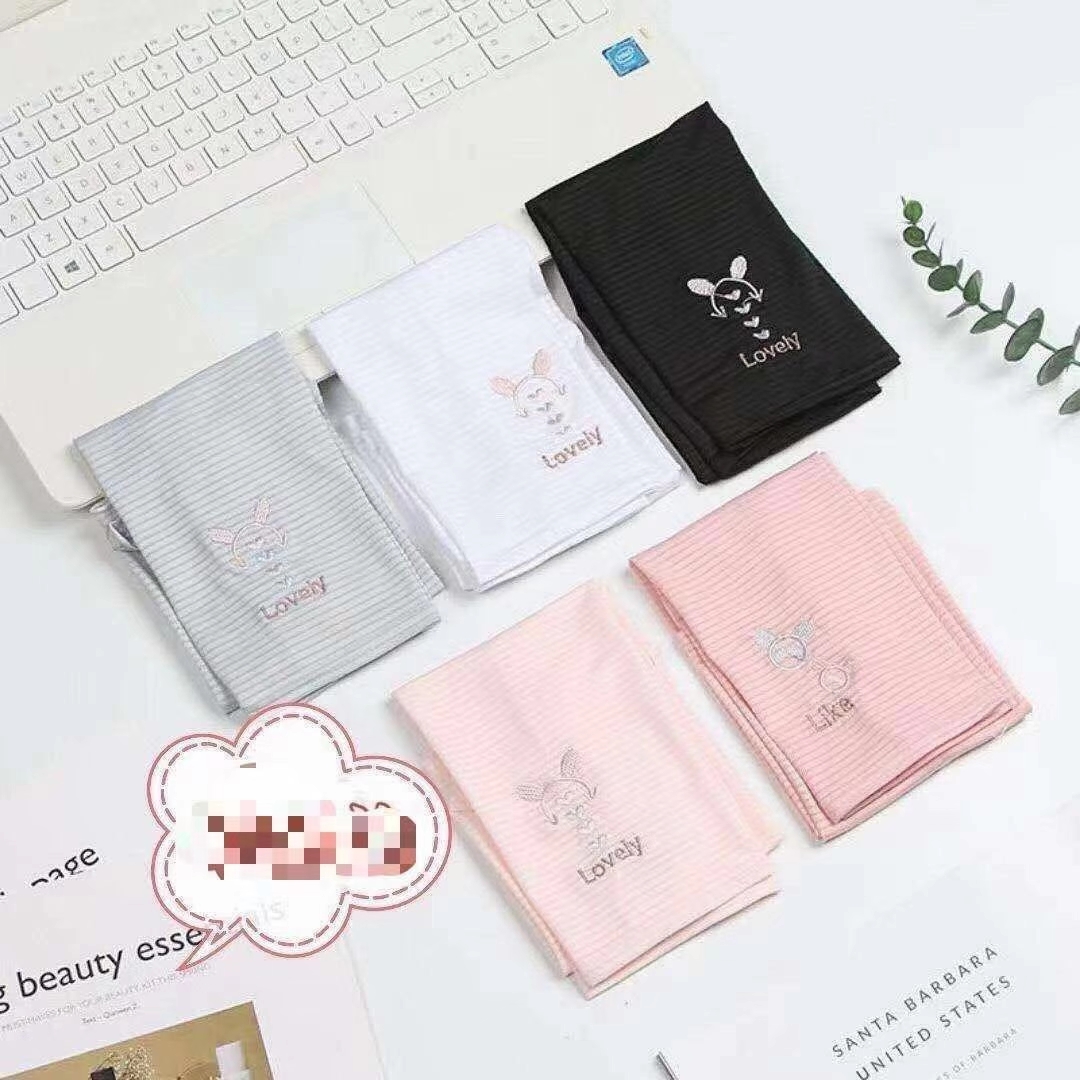 H1733 Fashionable embroidered ice sleeves, summer cool sleeves, UV-resistant gloves, arm covers, Yiwu 2 yuan details Picture