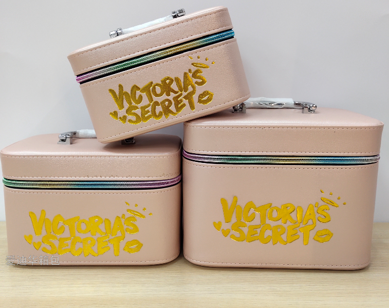 The new golden letter pattern large-capacity three-piece makeup portable travel storage waterproof toiletry bag from Adiva Application Scenario