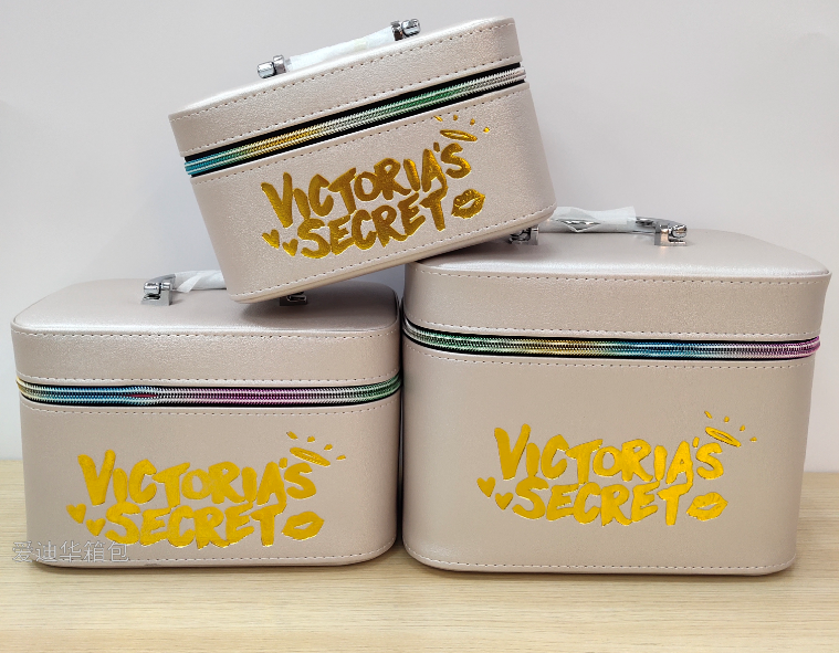 爱迪华新款金色字母纹大容量三件套装化妆便携旅行收纳防水洗漱包